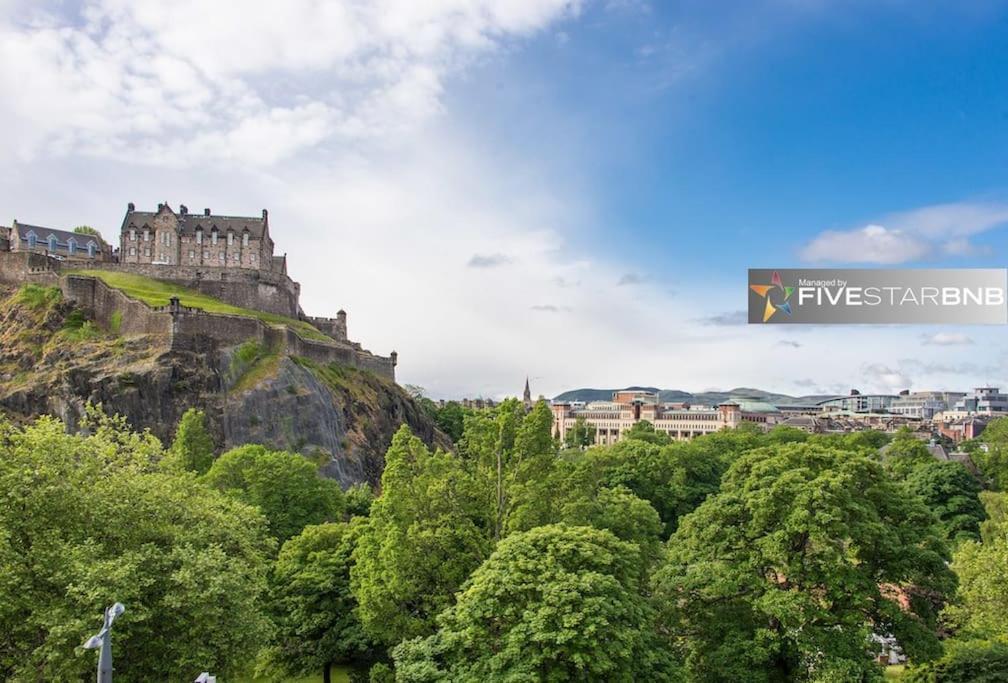 Cool Urban Apartment With Stunning Castle Views Edimburgo Exterior foto