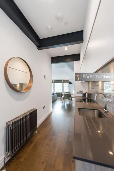 Cool Urban Apartment With Stunning Castle Views Edimburgo Exterior foto